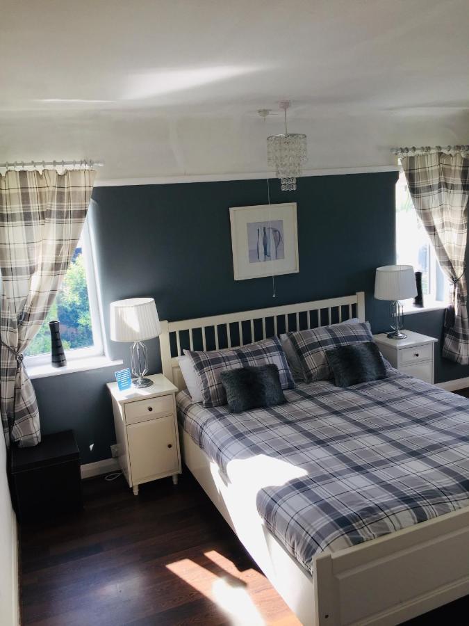 Sunnyside - Large Seaside Home With Views And Hot Tub Prestatyn Exterior photo