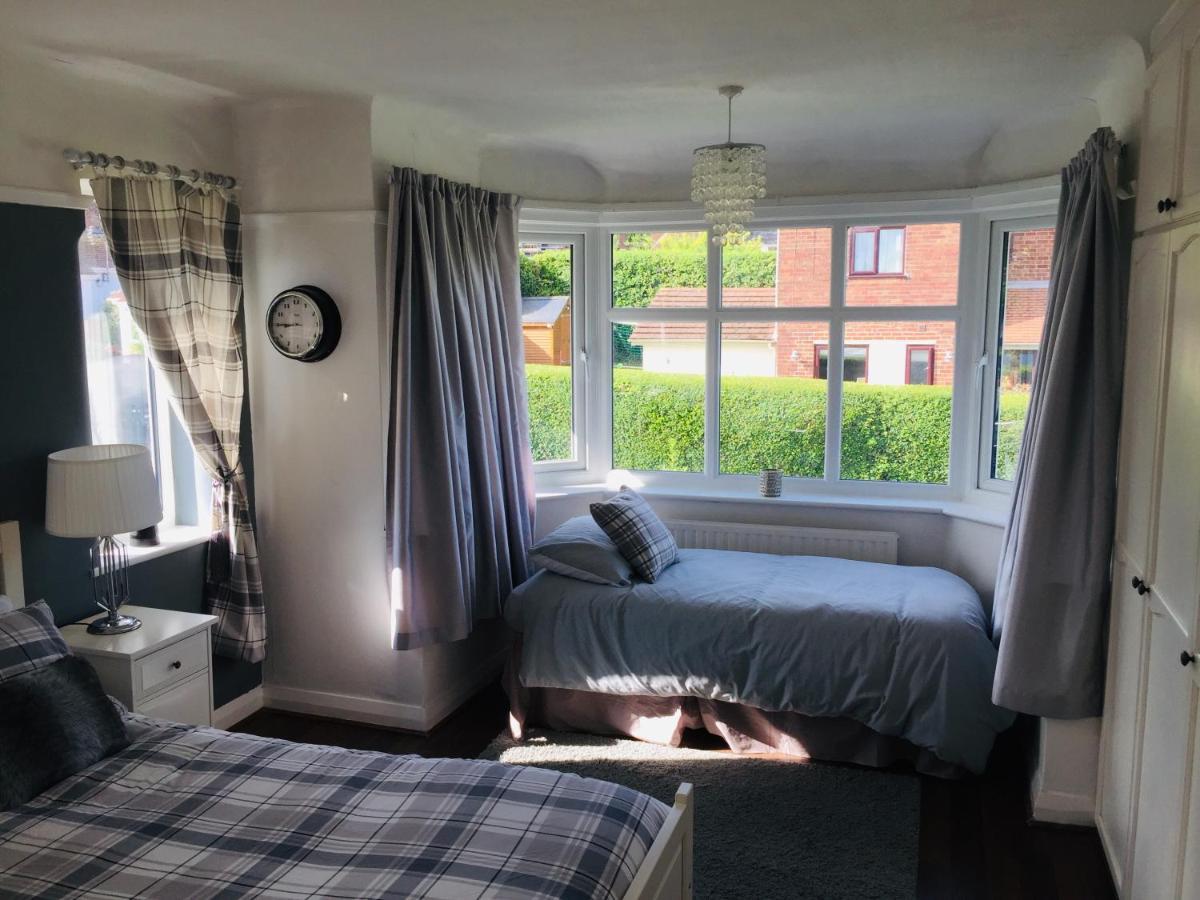 Sunnyside - Large Seaside Home With Views And Hot Tub Prestatyn Exterior photo