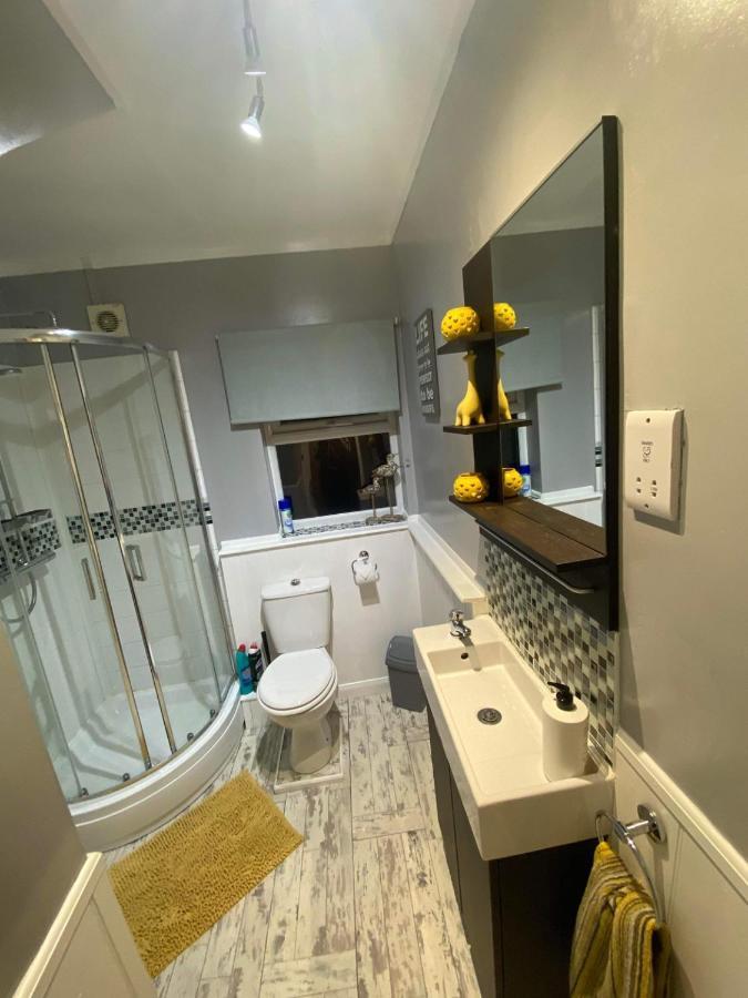 Sunnyside - Large Seaside Home With Views And Hot Tub Prestatyn Exterior photo