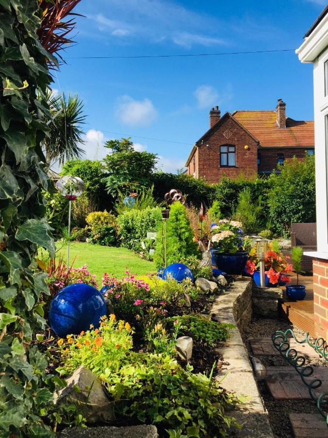Sunnyside - Large Seaside Home With Views And Hot Tub Prestatyn Exterior photo